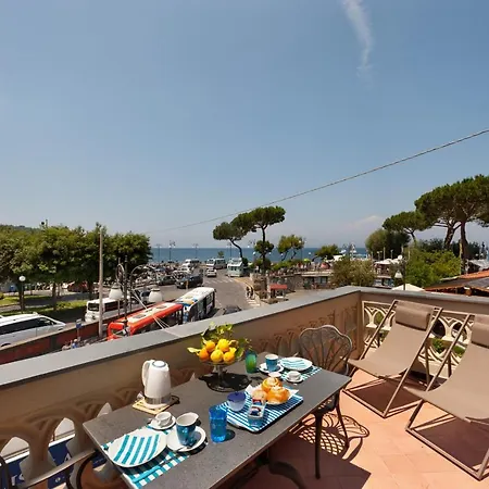 - La Terrazza Sul Porto Apartment *