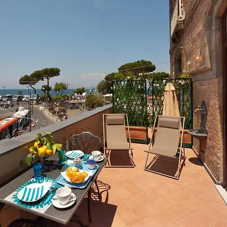 - La Terrazza Sul Porto Sorrento