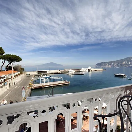 - La Terrazza Sul Porto Sorrento