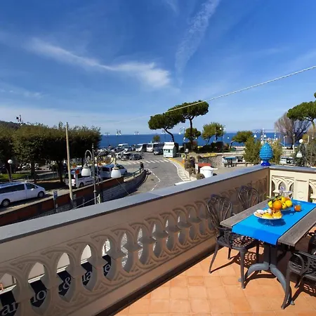 - La Terrazza Sul Porto Apartment Sorrento